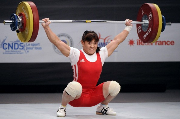 Nữ lực sĩ Maiya Maneza đã đem về chiếc HCV thứ 3 cho đoàn thể thao Kazakhstan sau khi giành chiến thắng ở môn Cử tạ hạng cân 63kg. Thành tích của cô là 245kg tổng cử, thiết lập một kỉ lục Olympic mới.